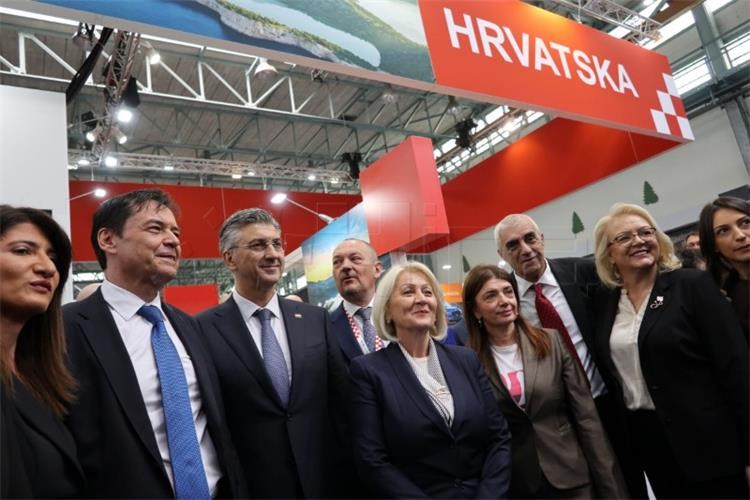 Slika /dokumenti/RH na sajmu u Mostaru.jpg